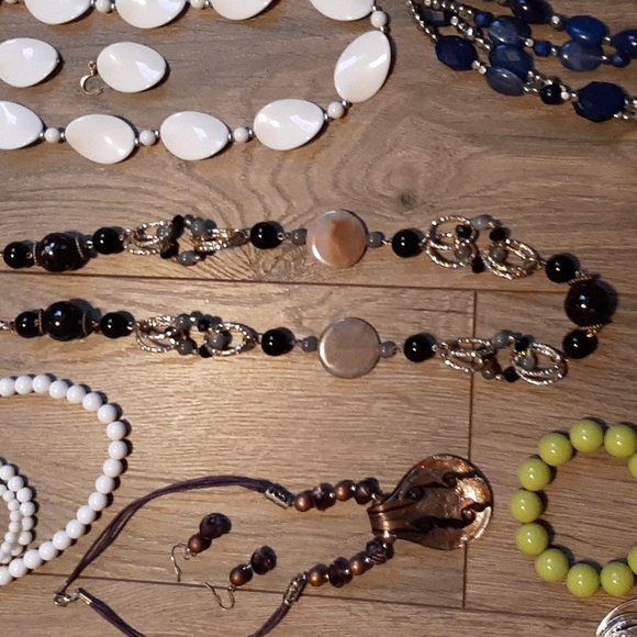 Costume jewelry bundle lot #2 - Picture 5 of 10